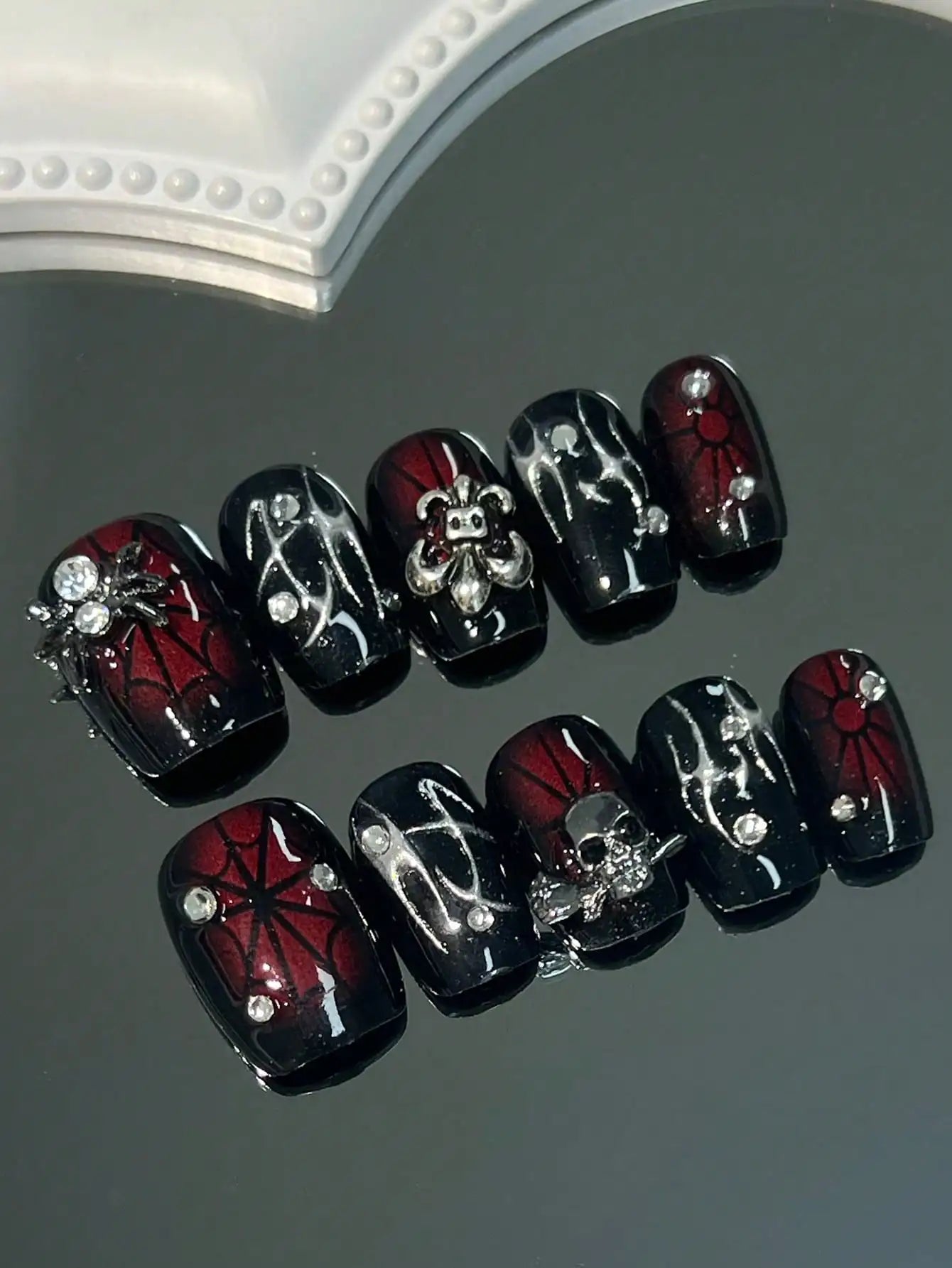 10Pcs Handmade Short Fake Nails – 3D Spider & Web Dark Series Reusable Press-on Nail Set