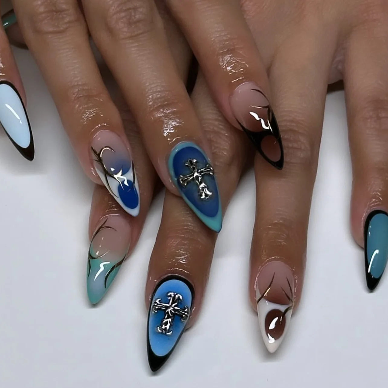 24pcs Silver Spider Design Press-On Nails – Gothic Punk Almond Shaped Halloween False Nail Tips