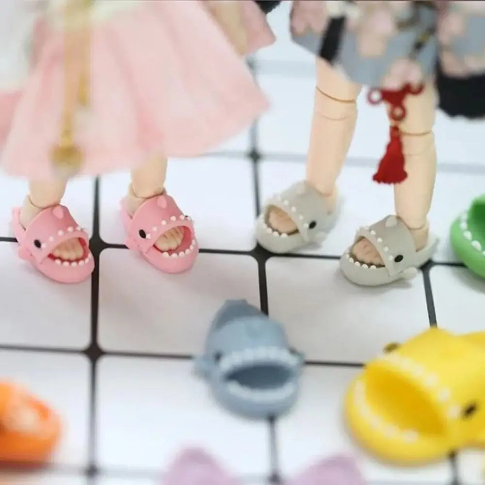 2Pcs 1:12 Dollhouse Miniature Things Cute Summer Slippers Shoes Suit For 1/12 Doll Gsc DOD, Doll Accessories