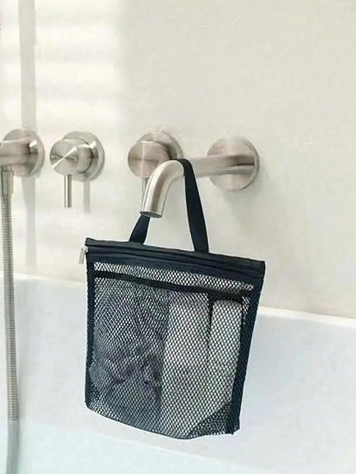 1pc Lightweight Mesh Shower Bag Travel Cosmetic Bag, Large Capacity Portable Toiletry Bag, Hanging Bathroom Storage Bag, Cute Handheld Makeup Brush Holder Bag With Zipper, Can Hold Lipstick