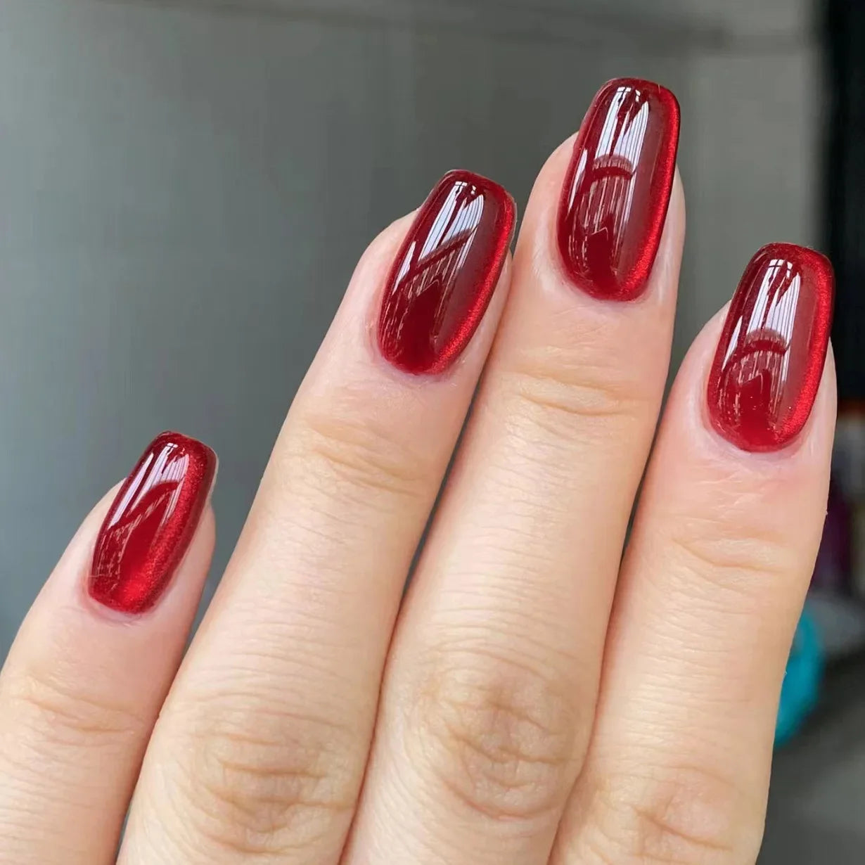 Sparkling Red Cat Eye Fake Nails – Solid Color Press-On Halloween Nails with Glue