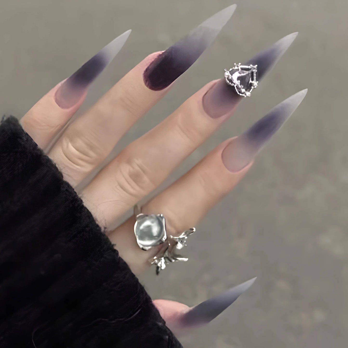 24Pcs Halloween Dark Scrub Fake Nails – Super Long Pointy Press-on Nails with 3D Black Snake Design