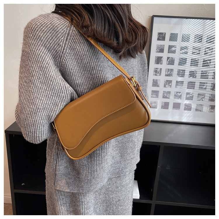 Simple Magnetic Buckle Shoulder Bag