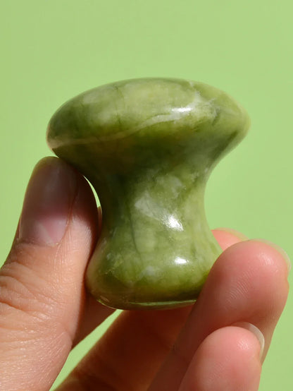 Green Quartz Facial Roller – Lifting & Skin Massage Tool