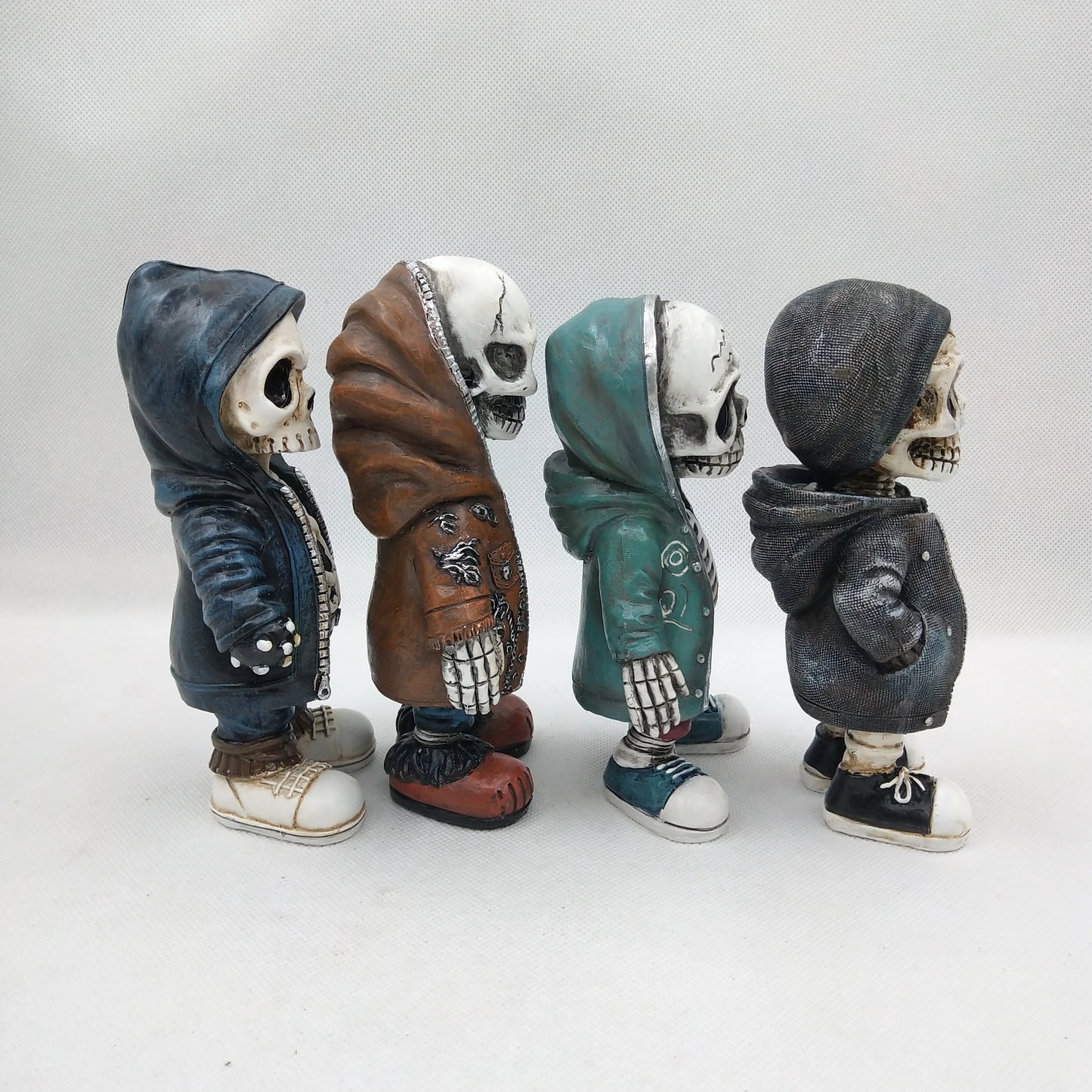 Resin Skeleton Figurine – Miniature Skull Statue Halloween Decoration