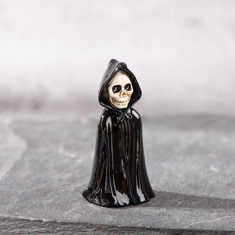 Miniature Halloween Resin Figurines – 3D Horror Raven, Tombstone, Ghost & Skull Ornaments