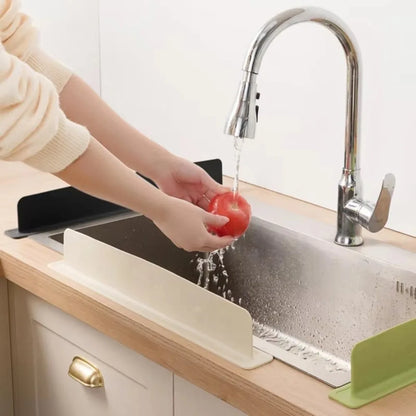 1/2pcs Silicone Sink Baffle Splash Guard with Suction Cup Pool Kitchen Supplies Water Baffle Bar Oil-Proof Sink Organizer
