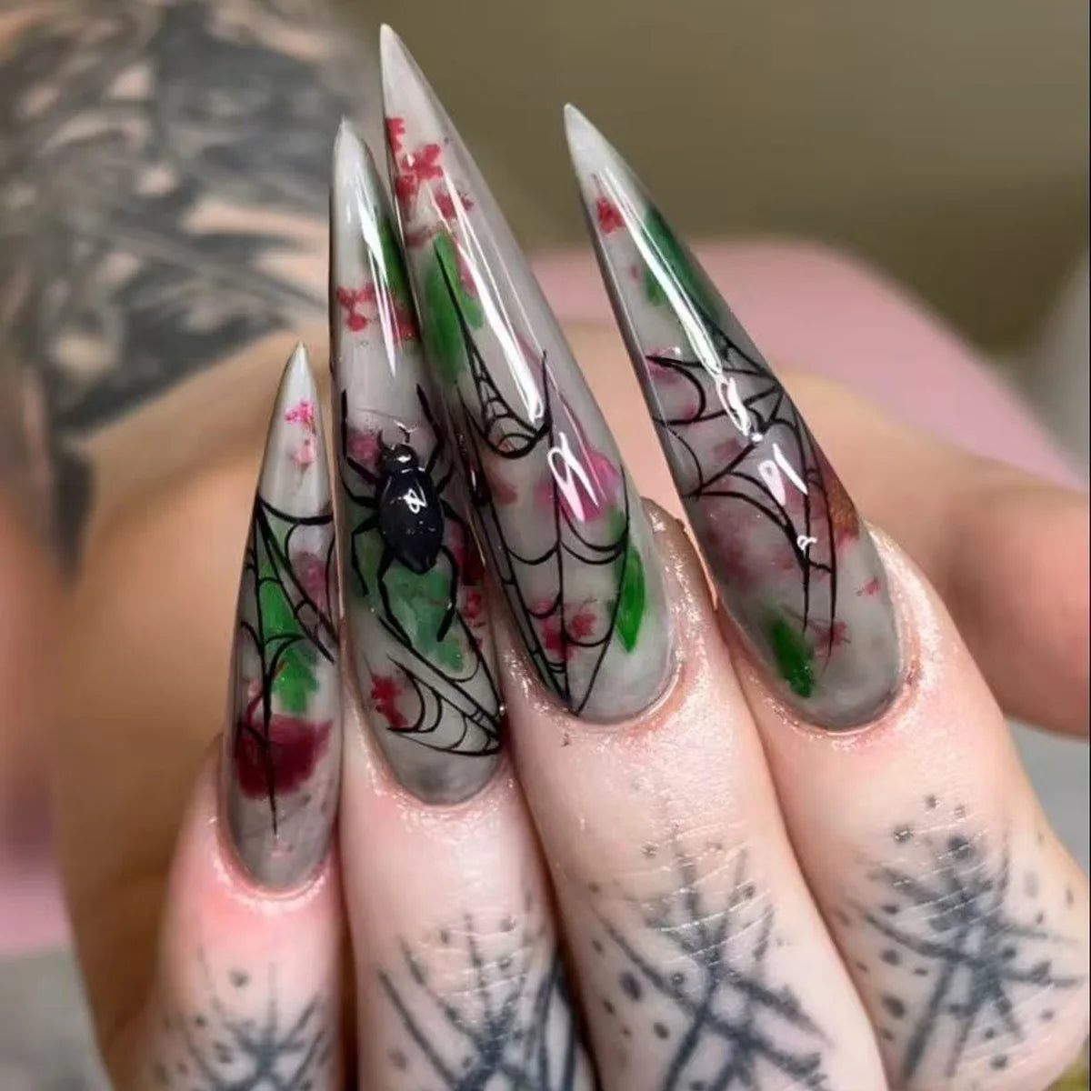 24pcs Silver Spider Design Press-On Nails – Gothic Punk Almond Shaped Halloween False Nail Tips