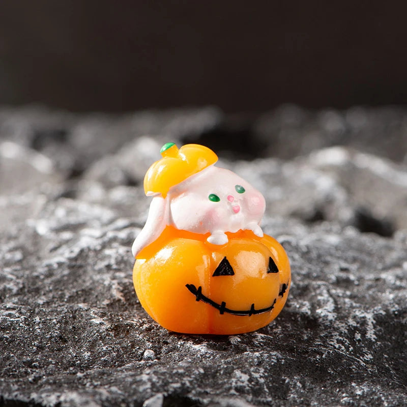 Miniature Halloween Resin Figurines – 3D Horror Raven, Tombstone, Ghost & Skull Ornaments