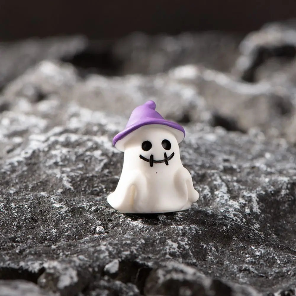 Cartoon Halloween Pumpkin Skeleton Figurines – 3D Mummy, Skull, Ghost & Mini Ornaments