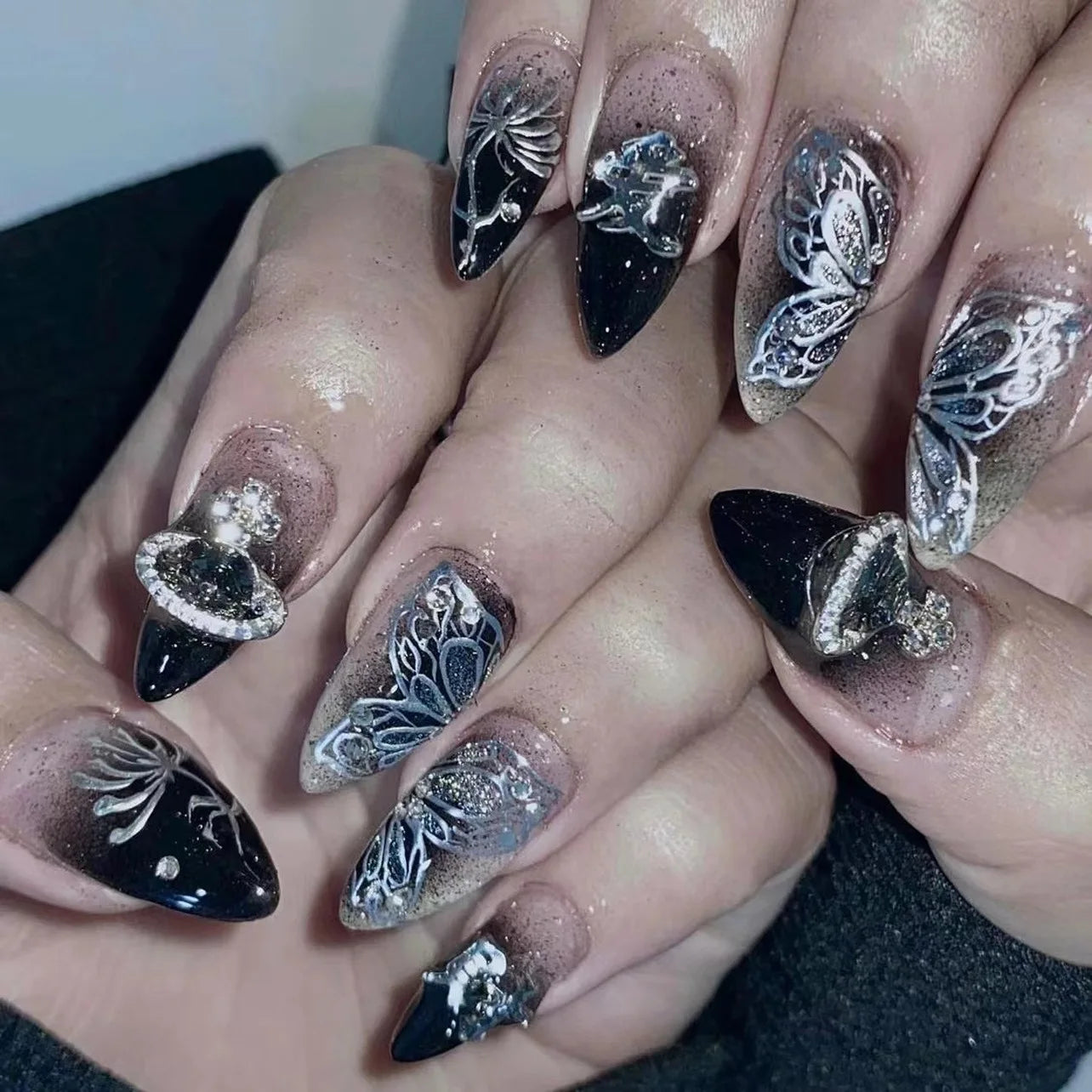 24pcs Silver Spider Design Press-On Nails – Gothic Punk Almond Shaped Halloween False Nail Tips