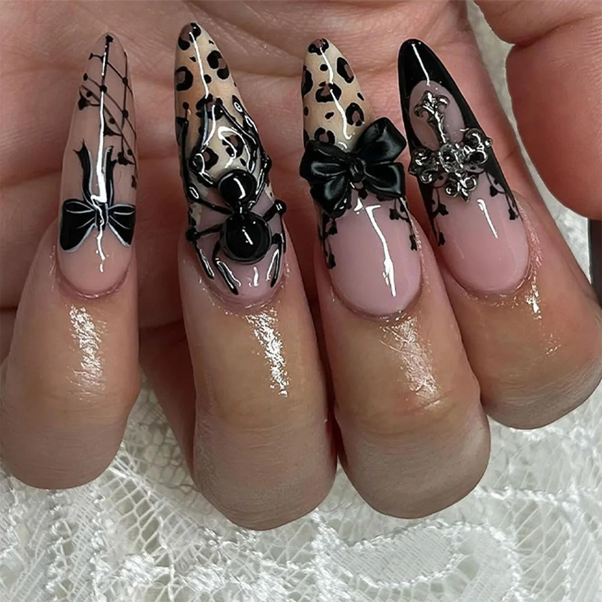 24pcs Silver Spider Design Press-On Nails – Gothic Punk Almond Shaped Halloween False Nail Tips