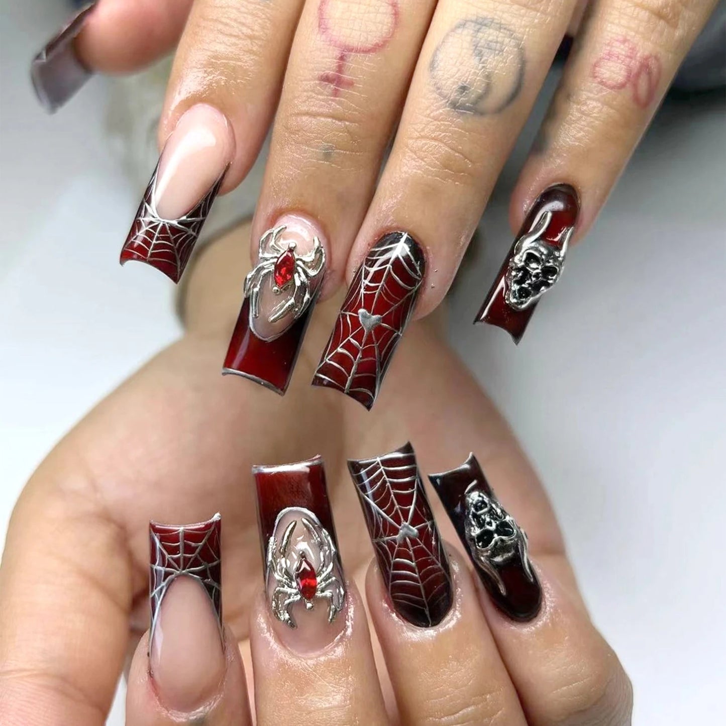 24pcs Silver Spider Design Press-On Nails – Gothic Punk Almond Shaped Halloween False Nail Tips