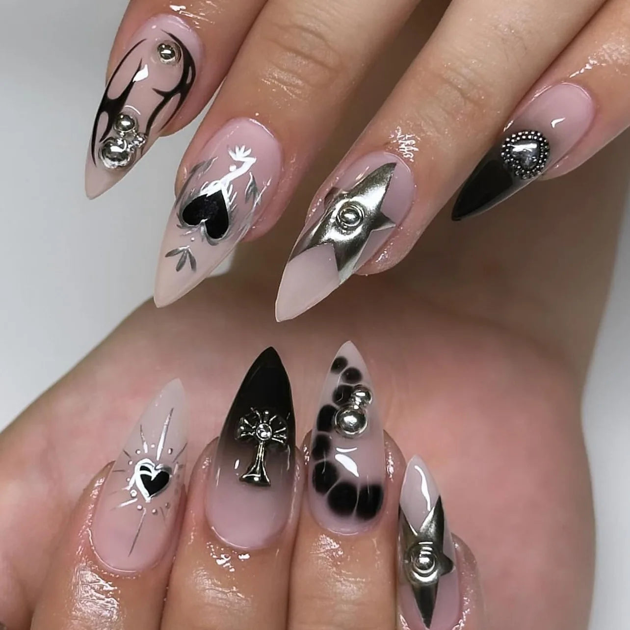 24pcs Silver Spider Design Press-On Nails – Gothic Punk Almond Shaped Halloween False Nail Tips