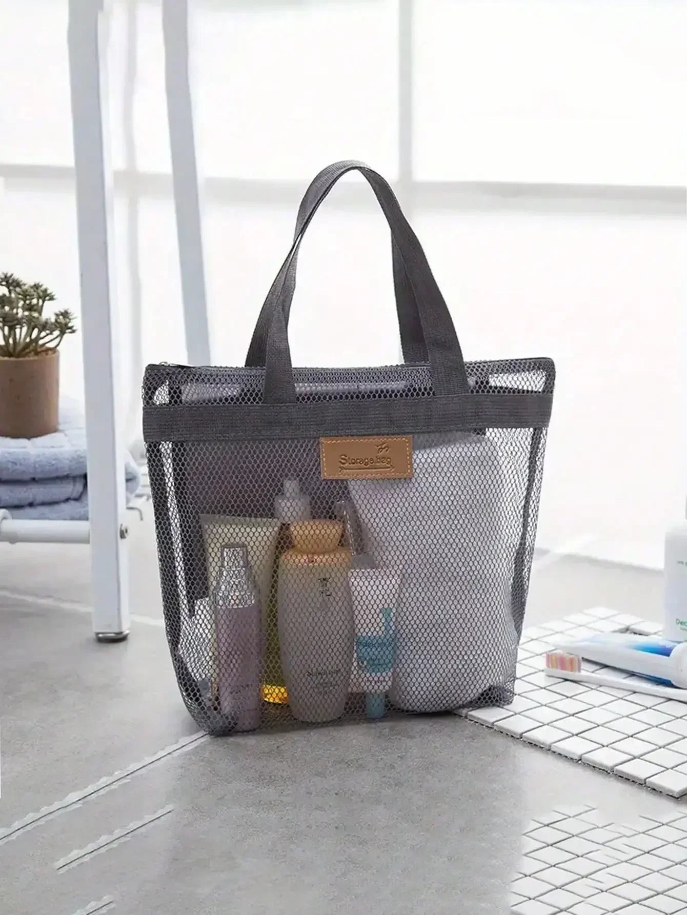 1pc Lightweight Mesh Shower Bag Travel Cosmetic Bag, Large Capacity Portable Toiletry Bag, Hanging Bathroom Storage Bag, Cute Handheld Makeup Brush Holder Bag With Zipper, Can Hold Lipstick