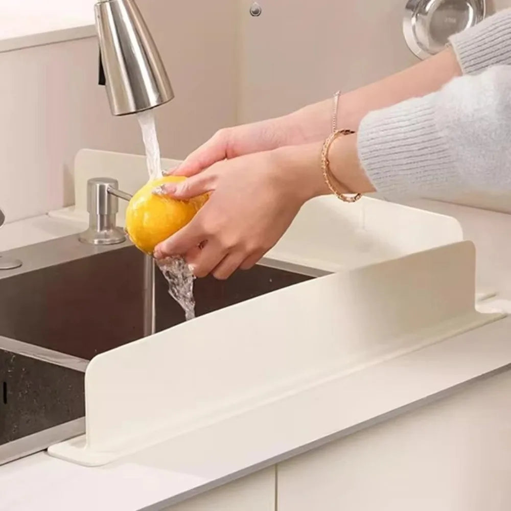 1/2pcs Silicone Sink Baffle Splash Guard with Suction Cup Pool Kitchen Supplies Water Baffle Bar Oil-Proof Sink Organizer