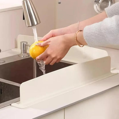 1/2pcs Silicone Sink Baffle Splash Guard with Suction Cup Pool Kitchen Supplies Water Baffle Bar Oil-Proof Sink Organizer