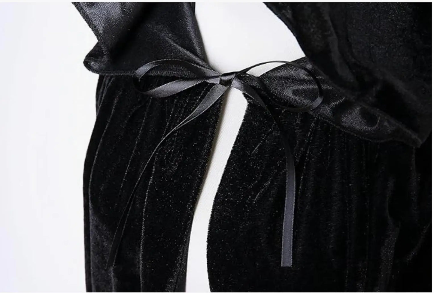 Christmas Pleuche Velvet Hooded Cloak Cape – Medieval Witch, Wicca, Vampire Halloween & Cosplay Costume