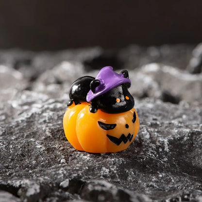 Cartoon Halloween Pumpkin Skeleton Figurines – 3D Mummy, Skull, Ghost & Mini Ornaments