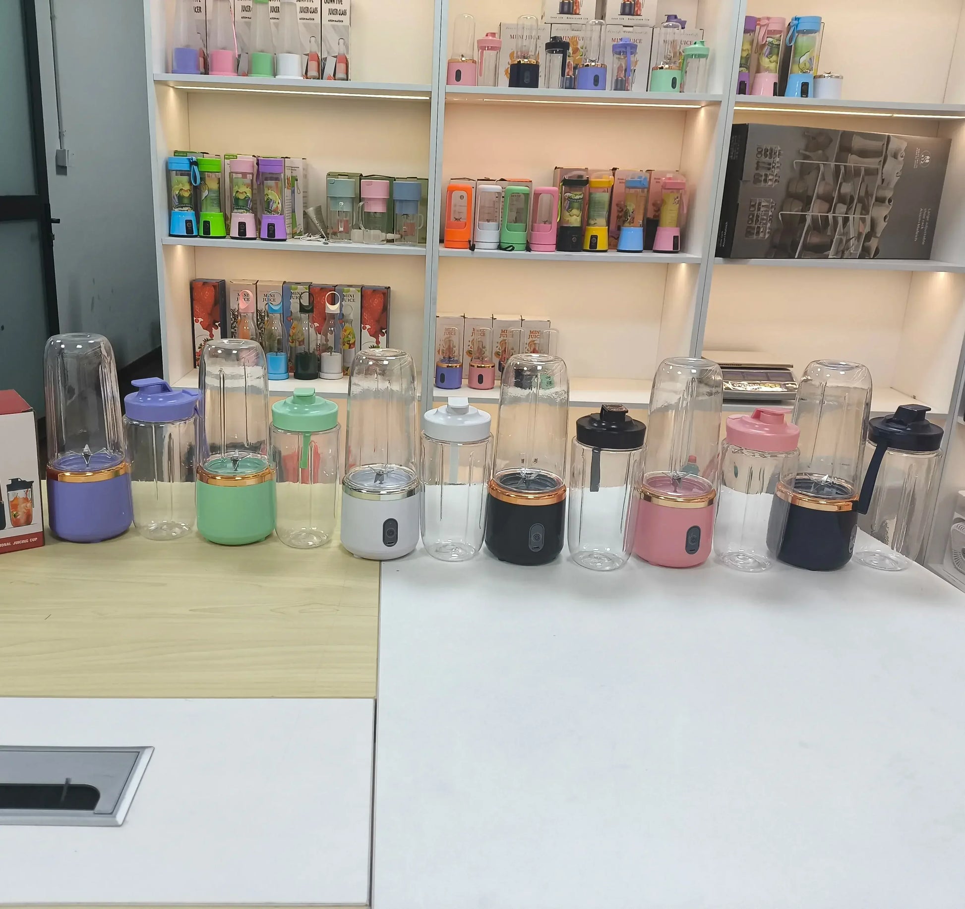 6-Color 400ml Portable USB Blender – Travel Juicer Cup - Urbizia