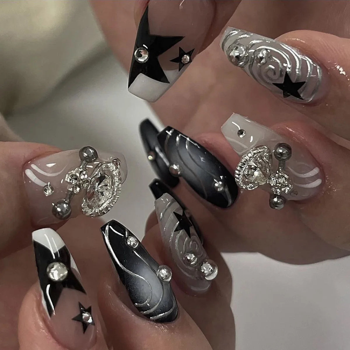 24pcs Silver Spider Design Press-On Nails – Gothic Punk Almond Shaped Halloween False Nail Tips