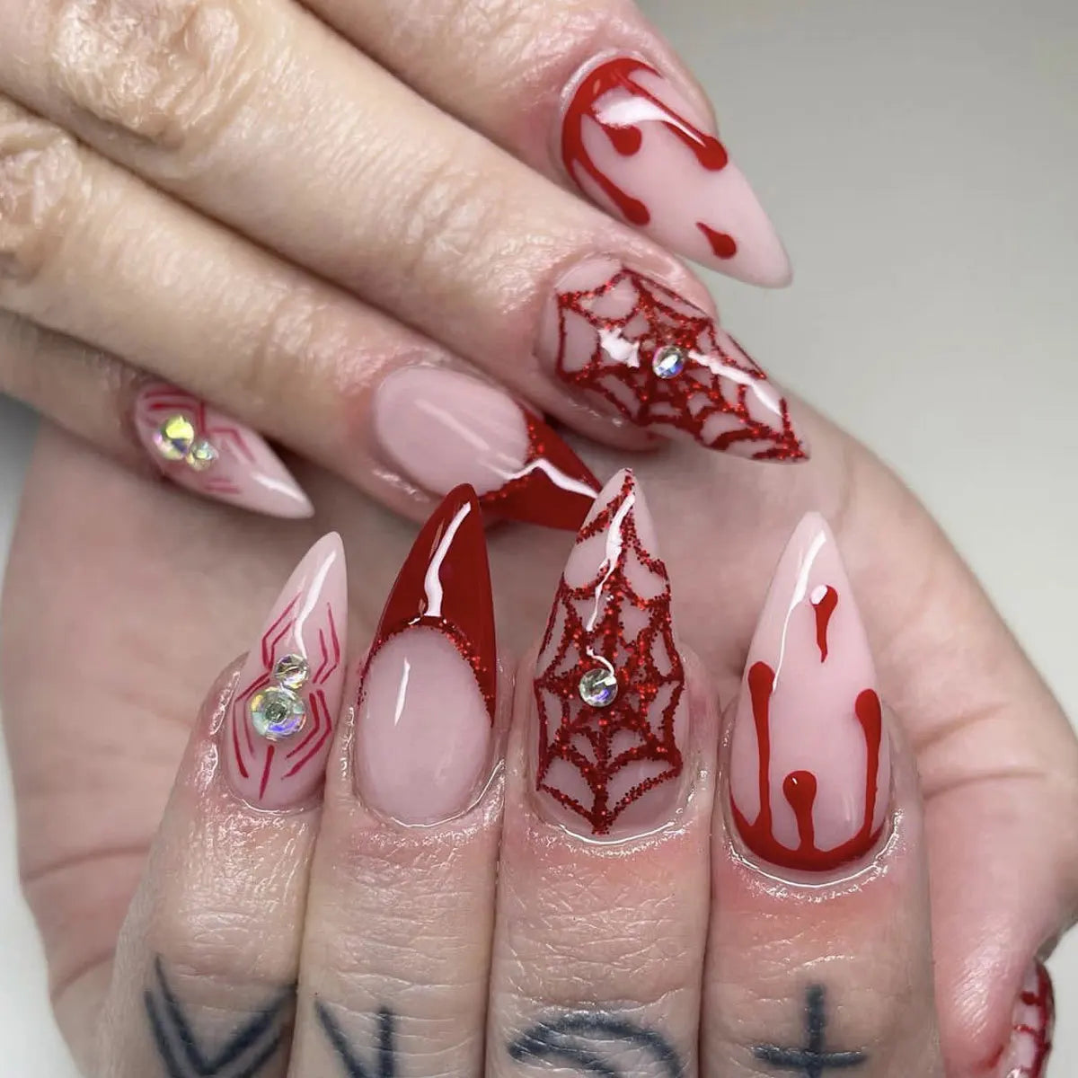 24pcs Silver Spider Design Press-On Nails – Gothic Punk Almond Shaped Halloween False Nail Tips
