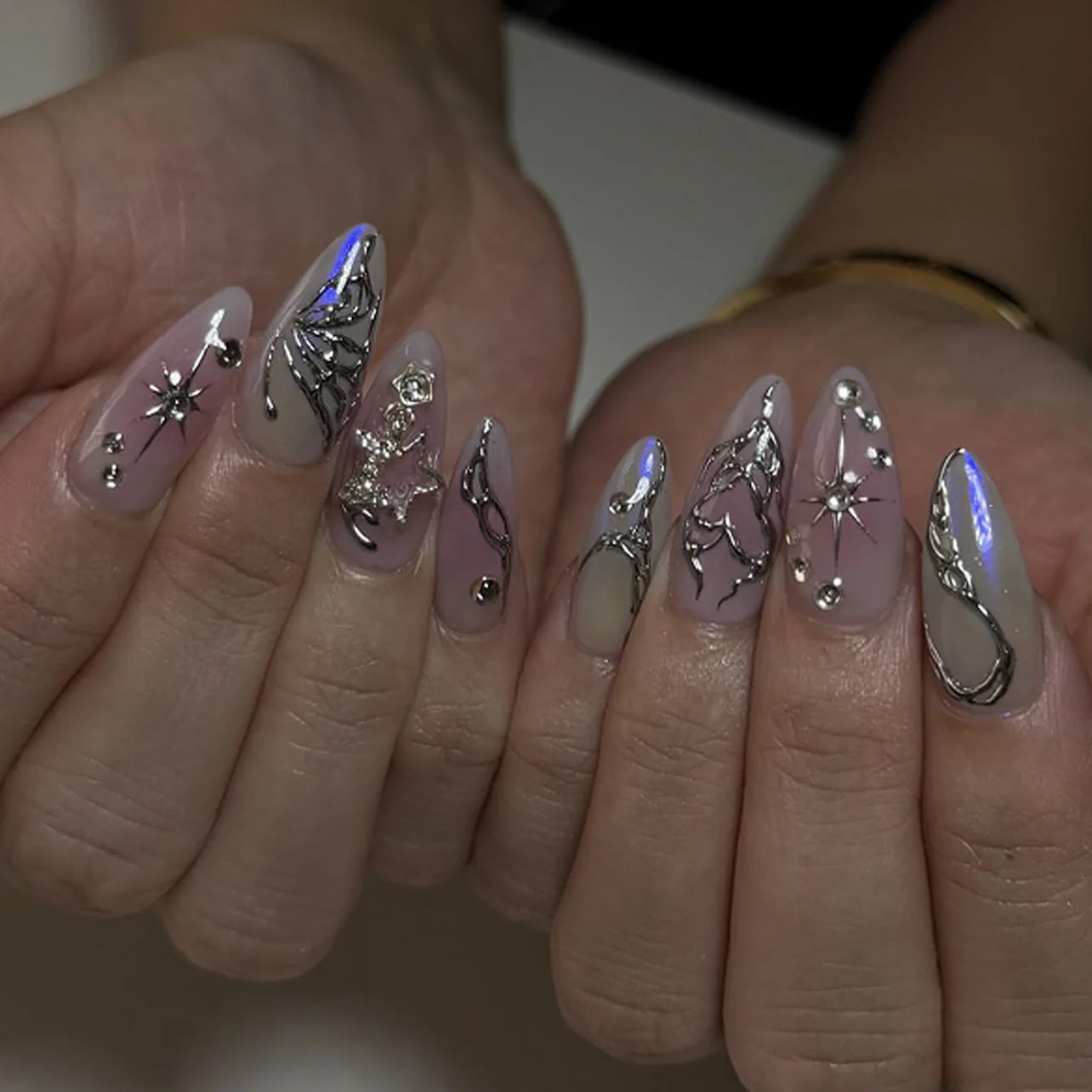 24pcs Silver Spider Design Press-On Nails – Gothic Punk Almond Shaped Halloween False Nail Tips