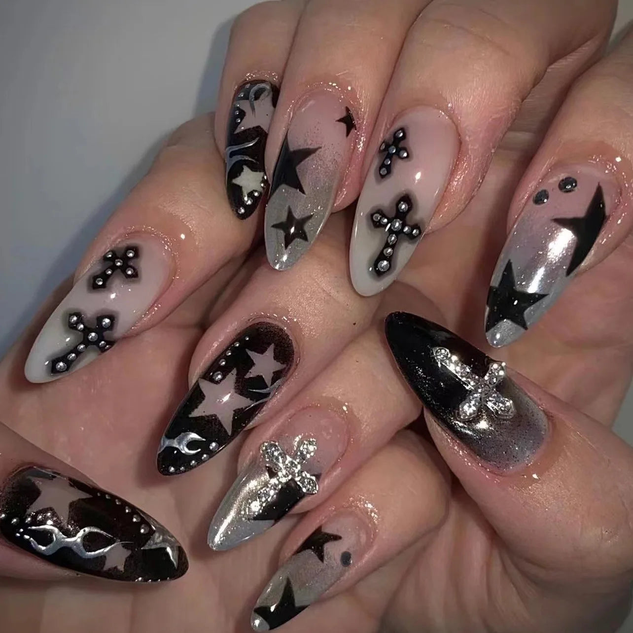 24pcs Silver Spider Design Press-On Nails – Gothic Punk Almond Shaped Halloween False Nail Tips
