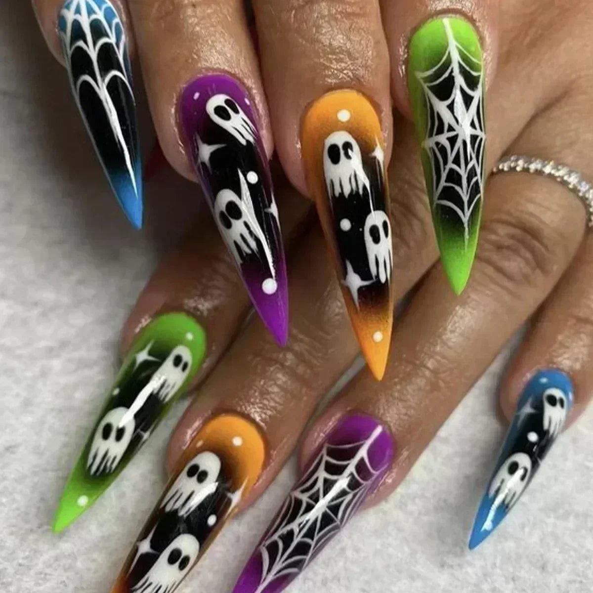 24Pcs Halloween False Nails – Almond Head Clown Design French Full Cover Press-on Nails