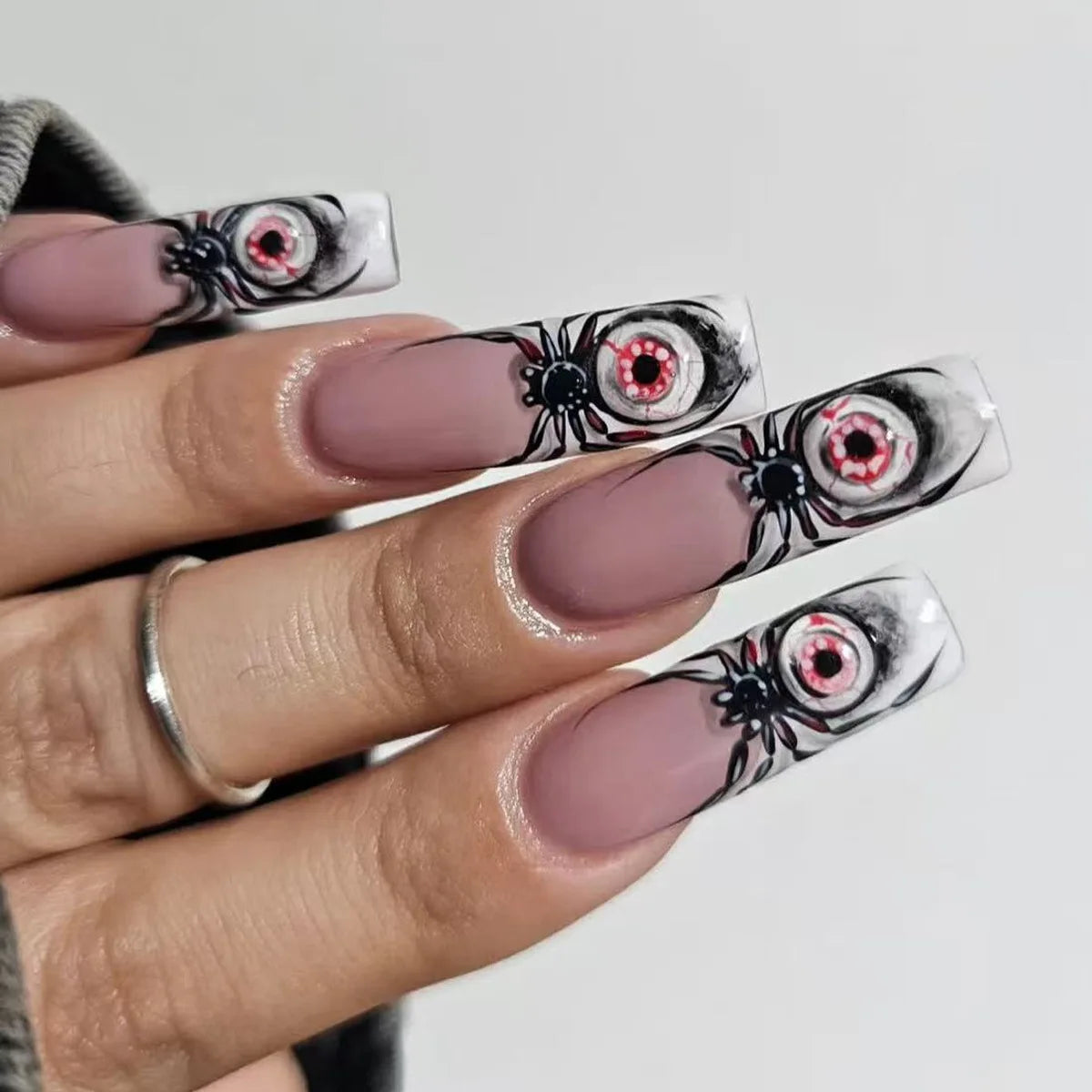 24pcs Silver Spider Design Press-On Nails – Gothic Punk Almond Shaped Halloween False Nail Tips