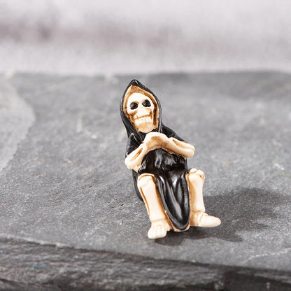 Miniature Halloween Resin Figurines – 3D Horror Raven, Tombstone, Ghost & Skull Ornaments