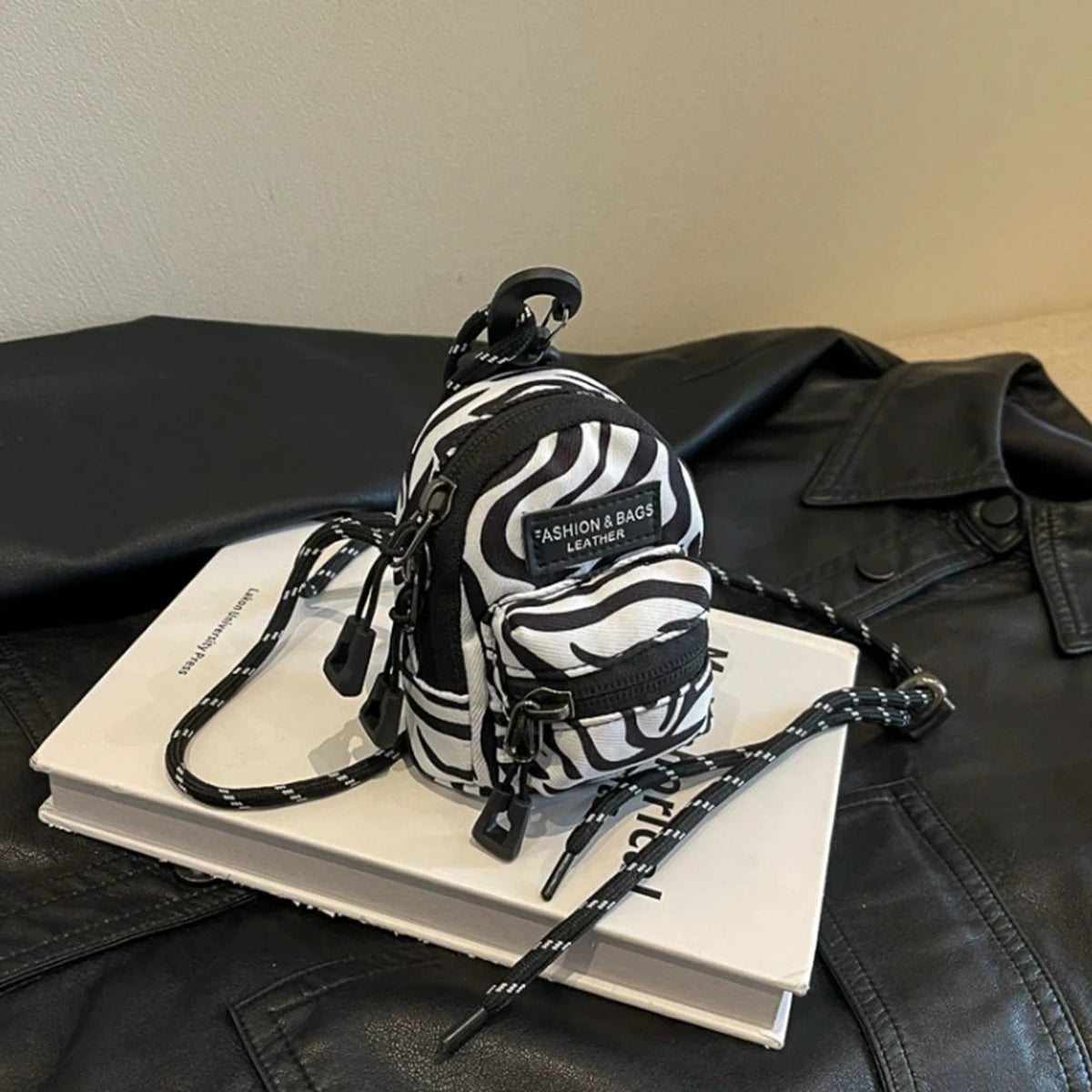 Mini Coin Purses Men Women Couples Crossbody Bag Portable Wallets Earphone Key Shoulder Bags Hip Hop Casual All-match Newest