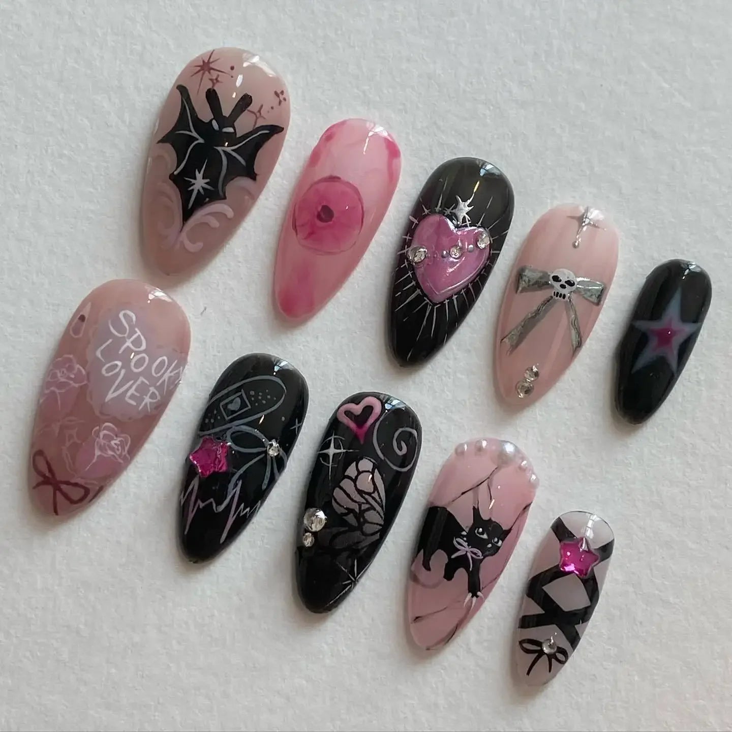 24Pcs Halloween False Nails – Almond Head Clown Design French Full Cover Press-on Nails