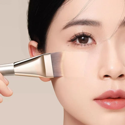 Arc-Fit Foundation Brush - Ergonomic Contour