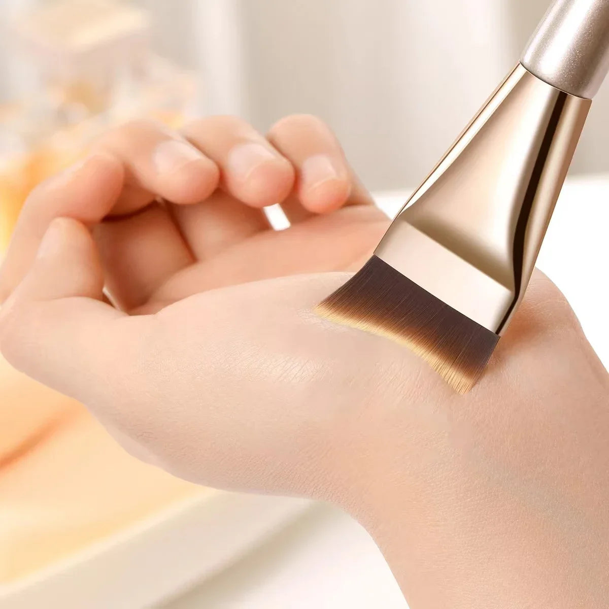 Arc-Fit Foundation Brush - Ergonomic Contour