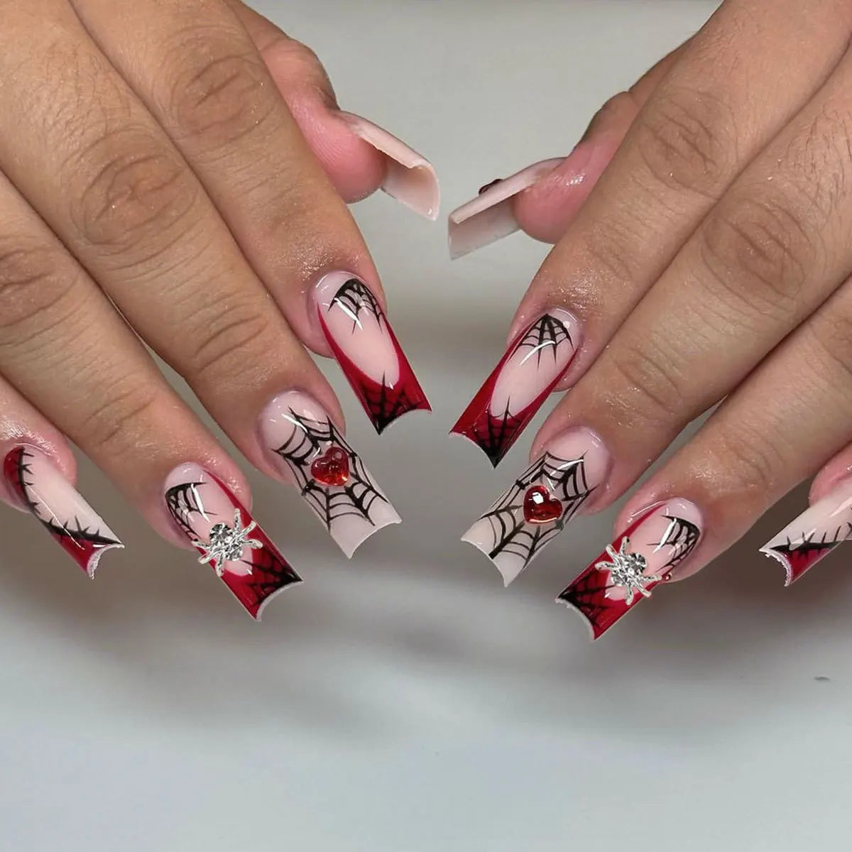 24pcs Silver Spider Design Press-On Nails – Gothic Punk Almond Shaped Halloween False Nail Tips