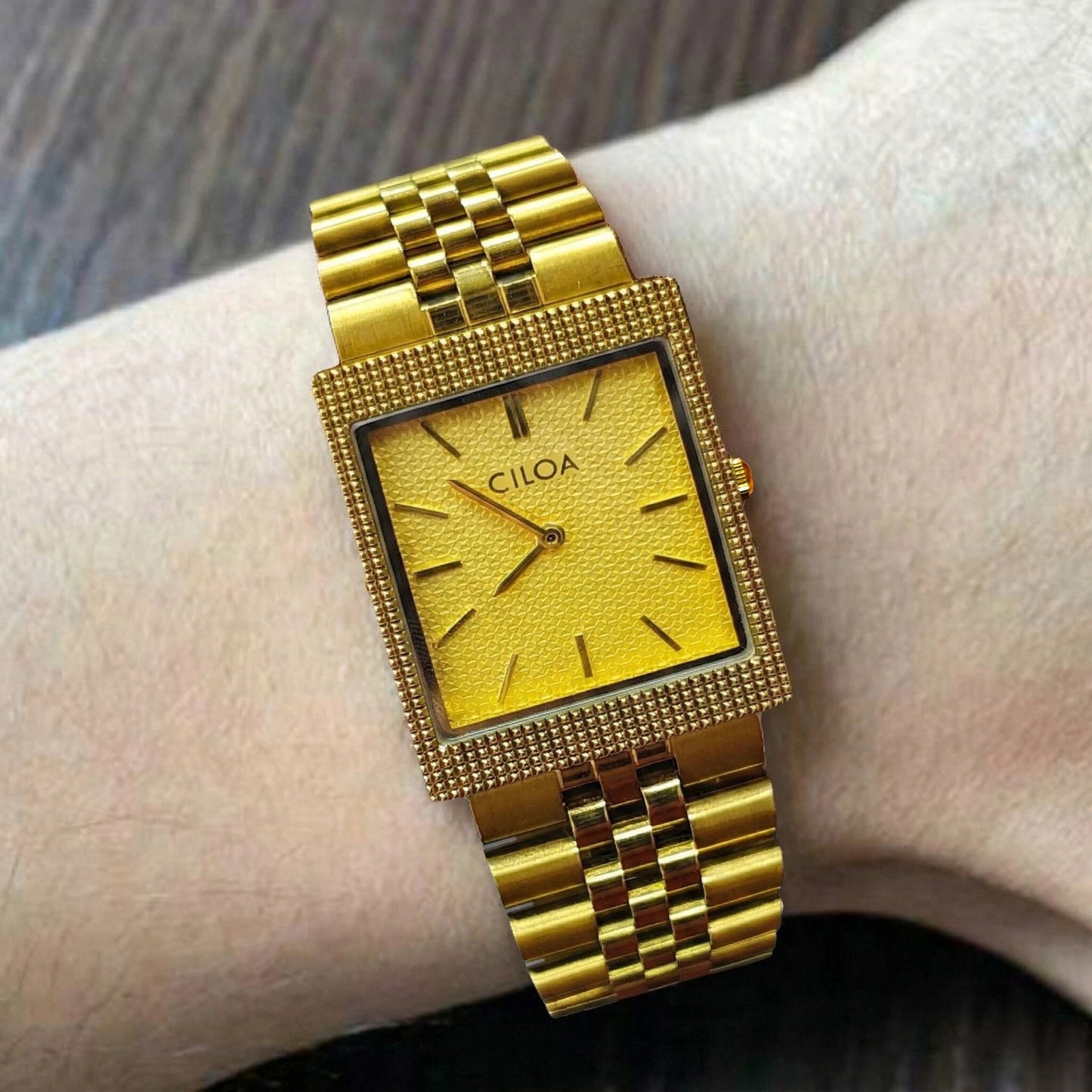 CILOA Red Retro Men's Sporty Square Fashion New Tank Luxury Gift Waterproof Quartz Watch for Men High-Quality Men's Watch
