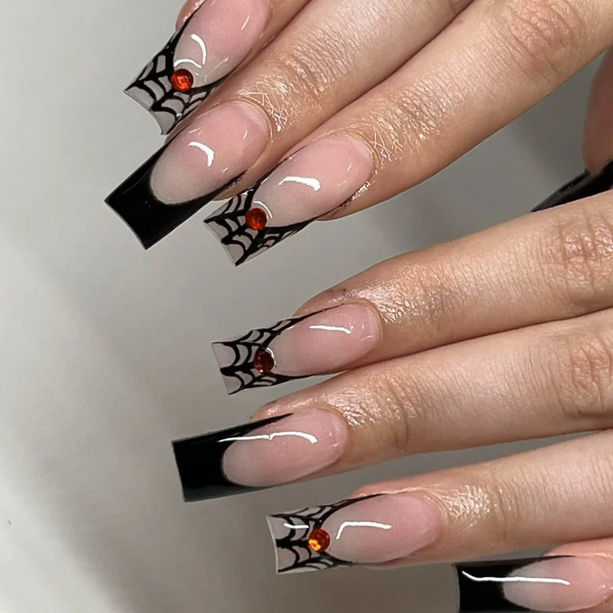 24pcs Silver Spider Design Press-On Nails – Gothic Punk Almond Shaped Halloween False Nail Tips