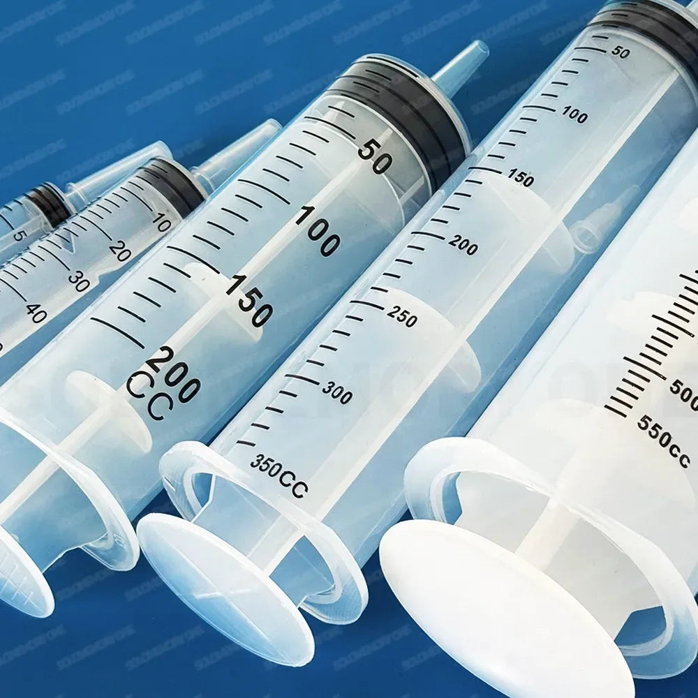 Plastic Syringe, Available in Capacities of 1000ml, 550ml, 350ml, 200ml, 100ml, 60ml, 20ml, 10ml, Suitable for Laboratory Dispensing, Dispensing Glue, Watering, and Veterinary Use - Urbizia