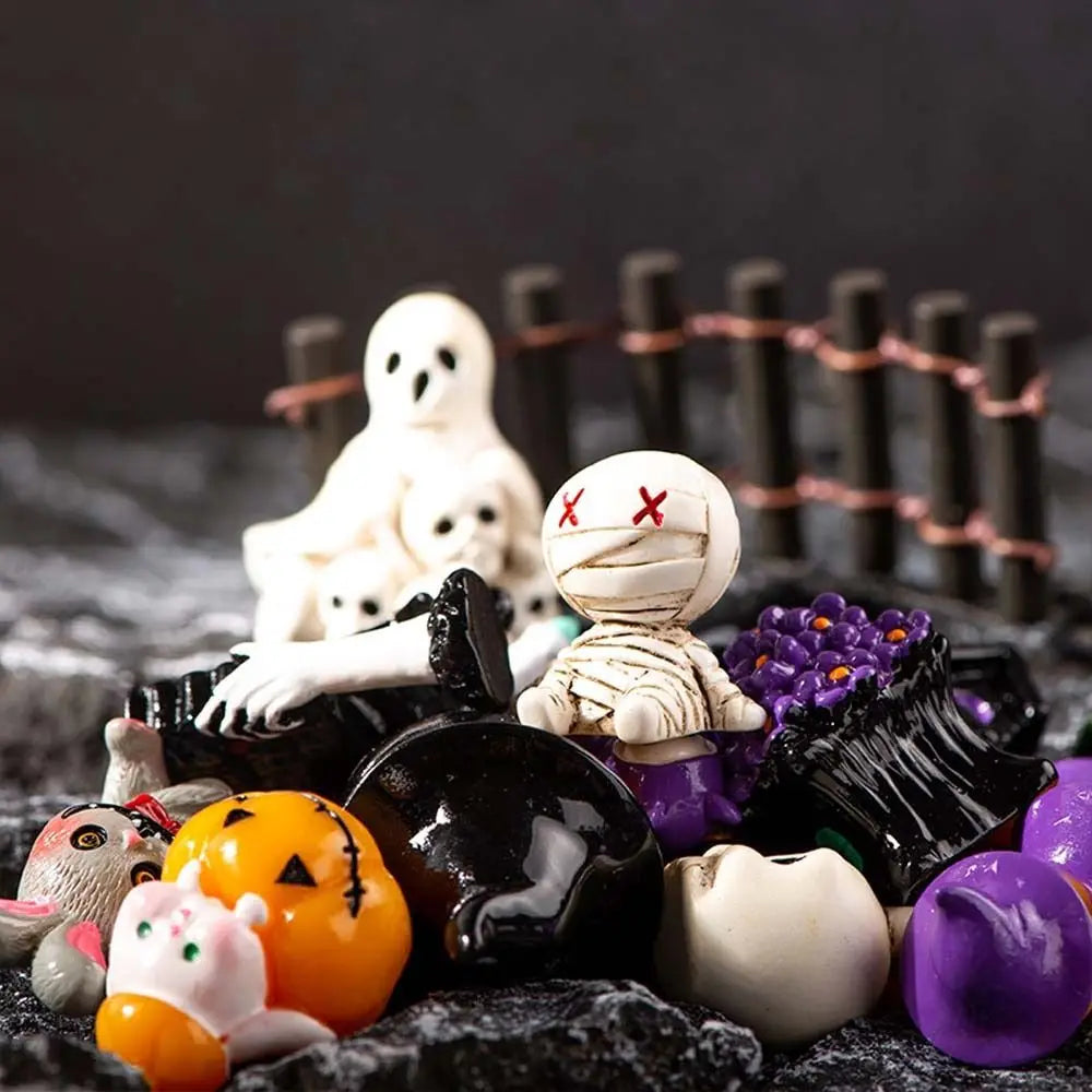 Cartoon Halloween Pumpkin Skeleton Figurines – 3D Mummy, Skull, Ghost & Mini Ornaments