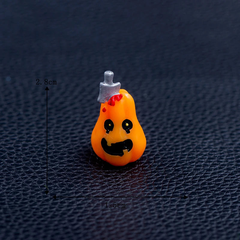 Miniature Halloween Resin Figurines – 3D Horror Raven, Tombstone, Ghost & Skull Ornaments