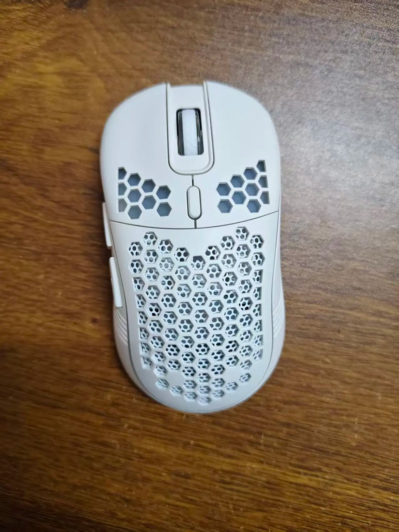 Wireless Gaming Mouse Honeycomb 2.4G USB Cordless Mouse RGB Rechargeable PC Game Mice With LED Lights, Drag-Free Paracord, Ergon