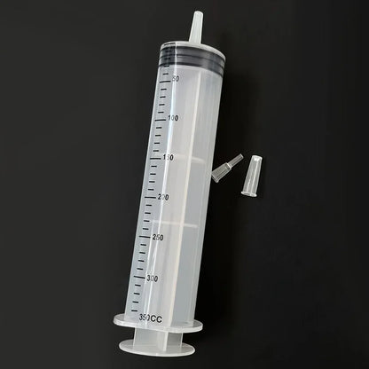 Plastic Syringe, Available in Capacities of 1000ml, 550ml, 350ml, 200ml, 100ml, 60ml, 20ml, 10ml, Suitable for Laboratory Dispensing, Dispensing Glue, Watering, and Veterinary Use - Urbizia
