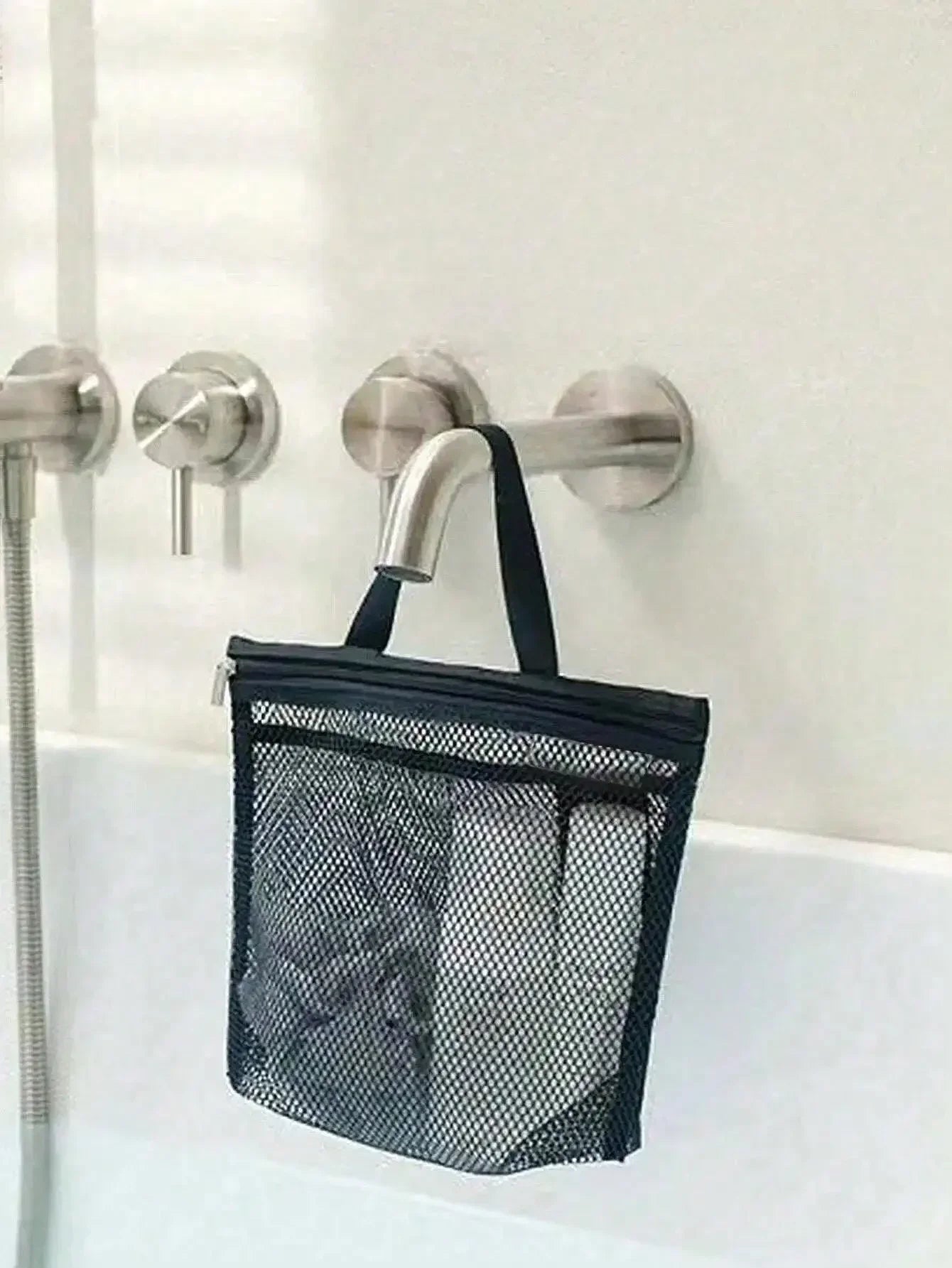 1pc Lightweight Mesh Shower Bag Travel Cosmetic Bag, Large Capacity Portable Toiletry Bag, Hanging Bathroom Storage Bag, Cute Handheld Makeup Brush Holder Bag With Zipper, Can Hold Lipstick